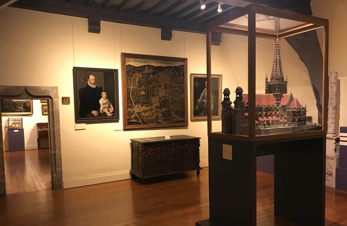 <p><strong>Local Art Section</strong></p>