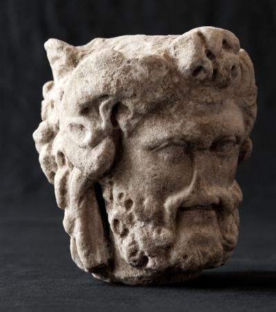 <p><strong>Tête bicéphale : Mercure et Jupiter-Amon</strong></p>
<p>© ville d’Autun</p>
<p>IIe-IIIe siècles</p>
<p>Autun, site dit du Faubourg d’Arroux, rue du Parc Saint-Jean</p>
<p>Marbre de Carrare</p>