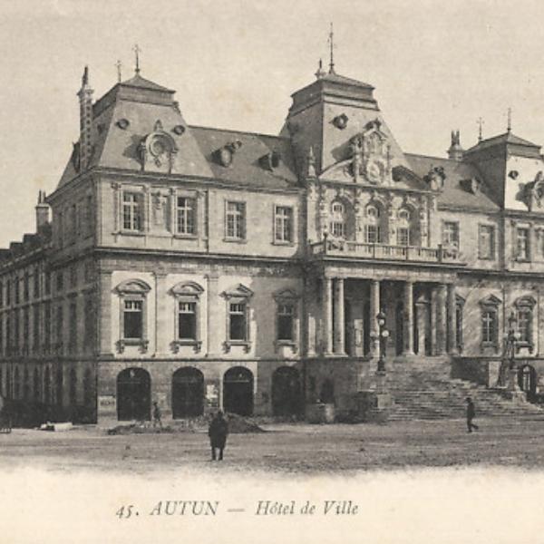 <p><em><strong>Hôtel de Ville</strong></em>, carte postale ancienne</p>
